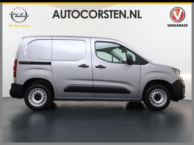 Peugeot PARTNER T 111PK BENZINE 3-Peroons Apple Carplay Android Auto Navi Airco Cruise Control Pdc DAB Regen-Lichtsensor Premium Euro 6 Betonplex Vloer Schuifdeur Achterdeuren Geen Gezeur met Millieuzones! Zeer compleet! Marge auto, dus er komt GEEN BTW bij !