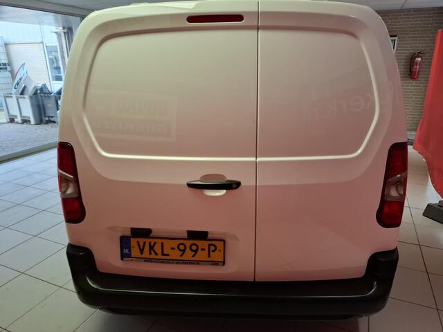 Peugeot PARTNER 1.2 Benzine Premium uitv., Airco, Navigatie