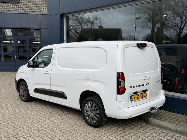 Peugeot PARTNER 1.5 BlueHDi 130 PK EAT8 Automaat L2 | Lengte 2 | Meest Complete Versie! | BPM-Vrije auto | Trekhaak | Navigatie | 3 -Zits | Stoel- Stuur- & Voorruitverwarming | LED verlichting | Keyless Entry | Camera | Digitale Binnenspiegel | Parkeersensoren | Pack Loo