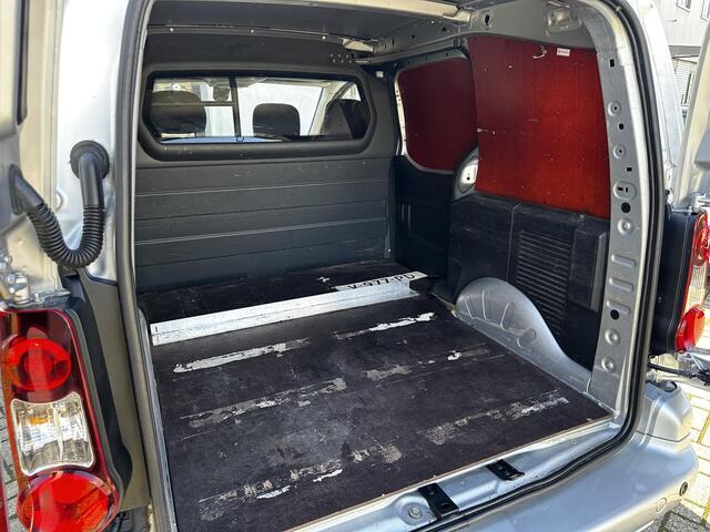 Peugeot PARTNER 120 1.6 BlueHDi 100 L1 Premium Pack S&S Navi | Cruise | Trekhaak | PDC | Bumpers in kleur