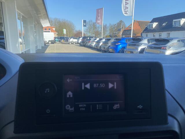 Peugeot PARTNER 1.5 BlueHDi 130 EAT8 S&S L1 | Achteruitrijcamera | Automaat | Parkeersensoren voor en achter | Airco | Cruise control | Trekhaak | Laadruimte Betimmering |
