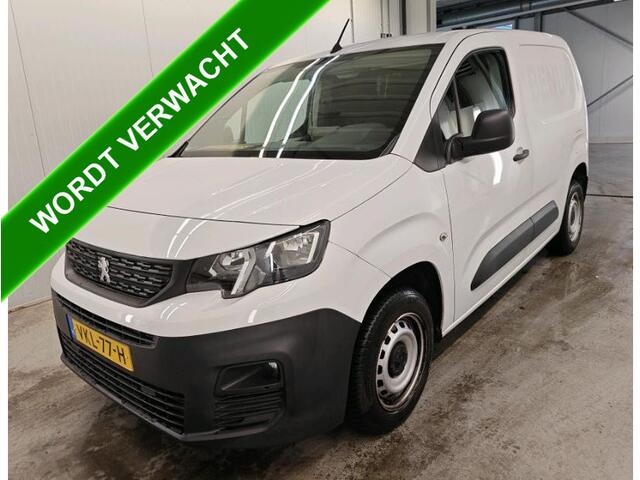 Peugeot PARTNER 1.2 Benzine 111PK Euro6 Premium / Airco / Navigatie / Cruise-ctr. / Schuifdeur + Raam / Radio multimedia
