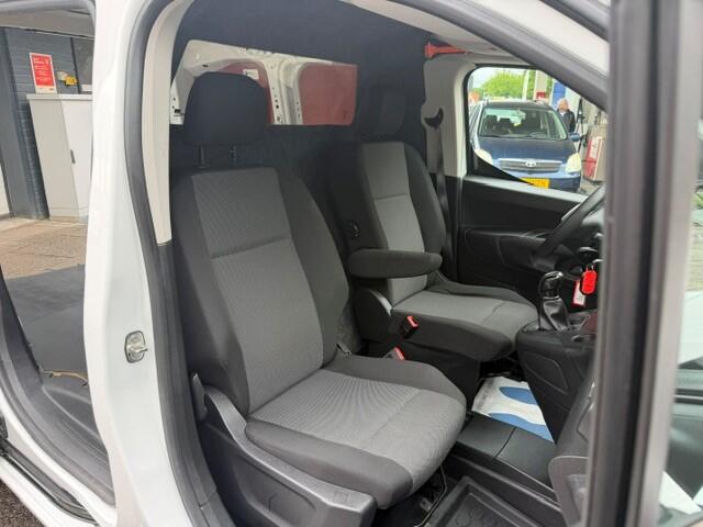Peugeot PARTNER 1.5 BlueHDI Premium AIRCO I PDC I MULTIMEDIA I 1e EIGENAAR I COMPLETE ONDERHOUDSHISTORIE