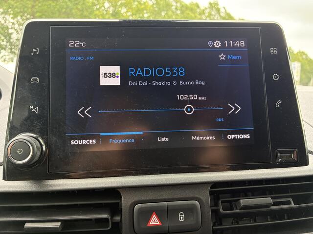 Peugeot PARTNER 1.5 BlueHDI 130Pk Automaat Premium | Airconditioning | Cruise control | Camera | Winter Pakket | Elektrisch Pakket | Apple Carplay/Android Auto | Betimmering