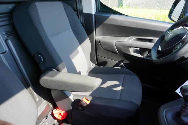 Peugeot PARTNER 1.5 BlueHDi 100 L1 in Topstaat ||MARGE geen BTW |1e eigenaar |Metallic |Cruise |Navigatie |Carplay |Android Auto |EURO6D |100 pk |Betimmering