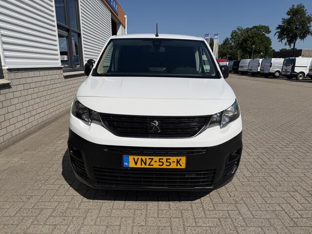 Peugeot PARTNER 1.2 PureTech Premium / vaste prijs rijklaar ¤ 11.750 ex btw / lease vanaf ¤ 198 / airco / cruise control / pdc achter / navigatie / raam in de schuifdeur / euro 6 !