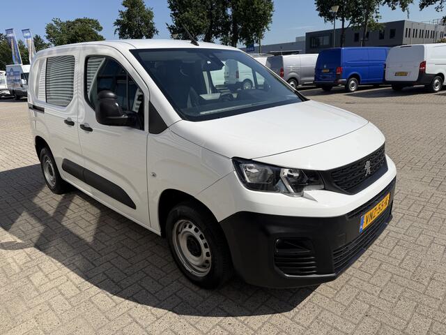 Peugeot PARTNER 1.2 PureTech Premium / vaste prijs rijklaar ¤ 11.750 ex btw / lease vanaf ¤ 198 / airco / cruise control / pdc achter / navigatie / raam in de schuifdeur / euro 6 !