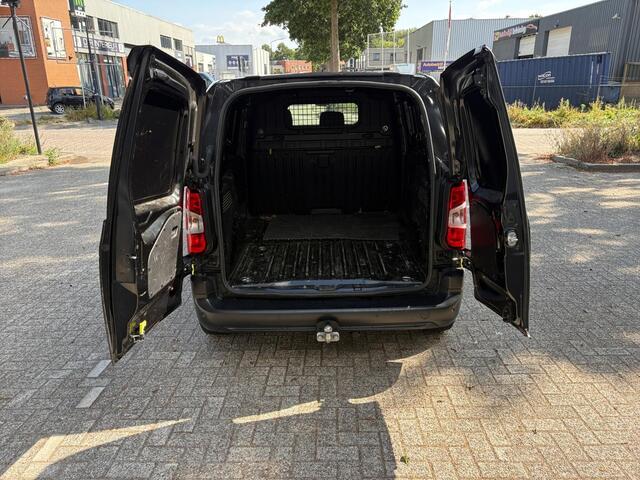 Peugeot PARTNER L1 Premium 1.5 BlueHDi 130pk EAT8 | 3-ZITS | CAMERA | NAVI | APPLE CARPLAY / ANDROID AUTO | TREKHAAK | SCHUIFDEUR | AIRCO | CRUISE CONTROL