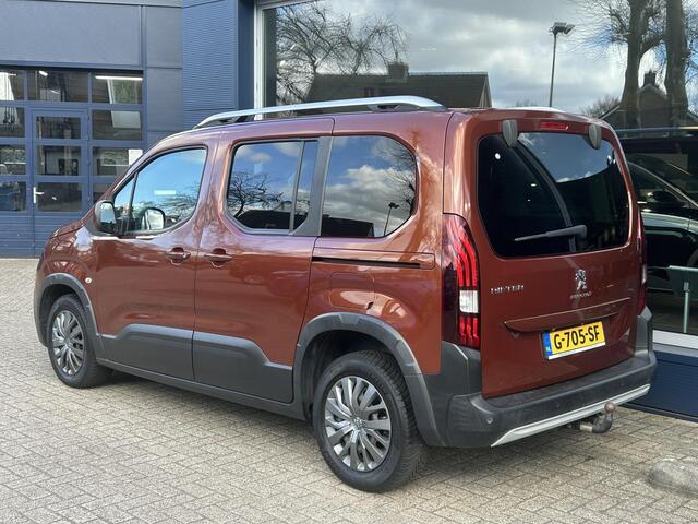 Peugeot Rifter 1.2 Turbo 110PK Allure | Zeer ruime en complete auto | Navigatie | Trekhaak 1150KG | All Season banden | 2x Zijschuifdeur | Airconditioning | Cruise Control | LED Dagrijverlichting | Parkeersensoren | Lichtmetalen velgen | Hoge Zitpositie | DAB+ Radio |