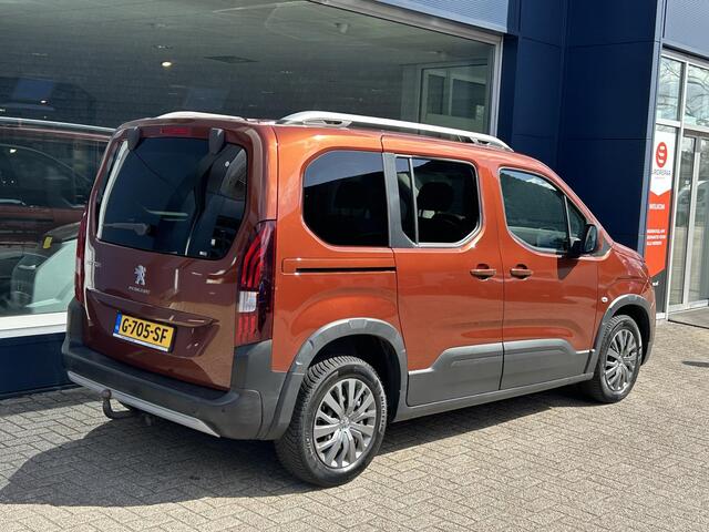 Peugeot Rifter 1.2 Turbo 110PK Allure | Zeer ruime en complete auto | Navigatie | Trekhaak 1150KG | All Season banden | 2x Zijschuifdeur | Airconditioning | Cruise Control | LED Dagrijverlichting | Parkeersensoren | Lichtmetalen velgen | Hoge Zitpositie | DAB+ Radio |