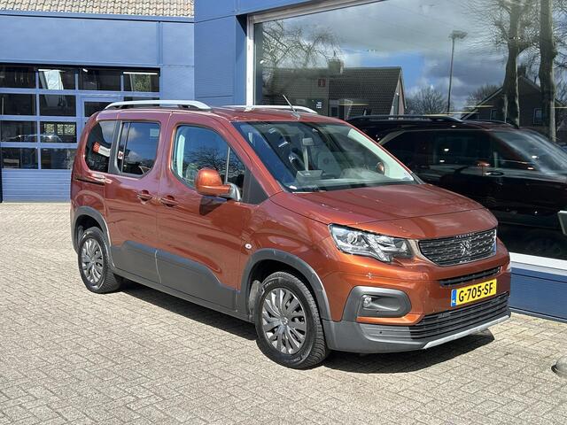 Peugeot Rifter 1.2 Turbo 110PK Allure | Zeer ruime en complete auto | Navigatie | Trekhaak 1150KG | All Season banden | 2x Zijschuifdeur | Airconditioning | Cruise Control | LED Dagrijverlichting | Parkeersensoren | Lichtmetalen velgen | Hoge Zitpositie | DAB+ Radio |