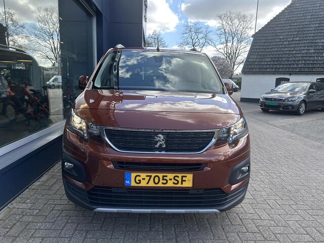 Peugeot Rifter 1.2 Turbo 110PK Allure | Zeer ruime en complete auto | Navigatie | Trekhaak 1150KG | All Season banden | 2x Zijschuifdeur | Airconditioning | Cruise Control | LED Dagrijverlichting | Parkeersensoren | Lichtmetalen velgen | Hoge Zitpositie | DAB+ Radio |