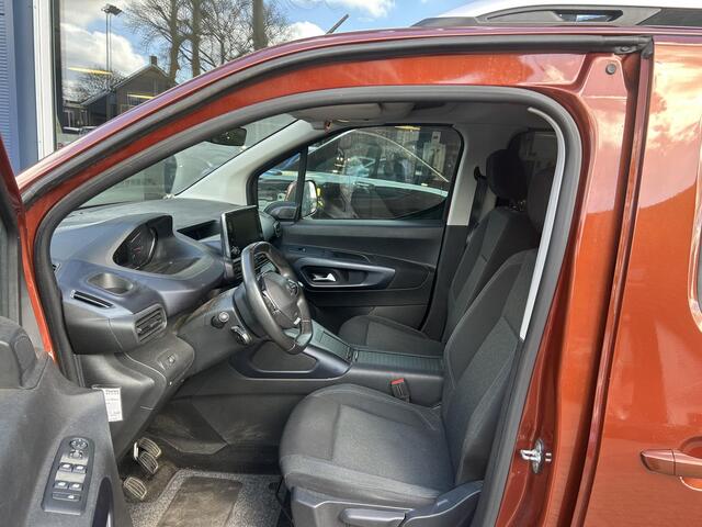 Peugeot Rifter 1.2 Turbo 110PK Allure | Zeer ruime en complete auto | Navigatie | Trekhaak 1150KG | All Season banden | 2x Zijschuifdeur | Airconditioning | Cruise Control | LED Dagrijverlichting | Parkeersensoren | Lichtmetalen velgen | Hoge Zitpositie | DAB+ Radio |