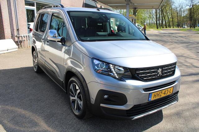 Peugeot Rifter 1.2 GT-Line Navi, Achteruitrijcamera, Parkeerassistent, Climate control, Apple/Android carplay, CC, Trekhaak, Parksens. V en A, Keyless, 17" LMV