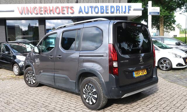 Peugeot Rifter 130 Pk Benzine * AUTOMAAT * Hele Luxe Allure * * Panoramadak * Spotify en Navigatie via Android Auto / Apple Car Play * Achteruitrij Parkeer Camera * Voor en Achter Sensoren * Climate & Cruise Control * Vingerhoets; Vierde Generatie Eersteklas Service !