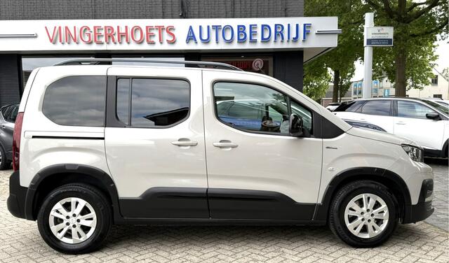 Peugeot Rifter 110 Pk Benzine * GT-Line * Super Netjes * Navigatie * Panoramadak * Trekhaak * Stoelverwarming * Keyless Entry & Start * Climate & Cruise Control * L.M. Velgen * Vingerhoets; Vierde Generatie Eersteklas Service. Al meer dan 100 jaar een begrip in de Bra