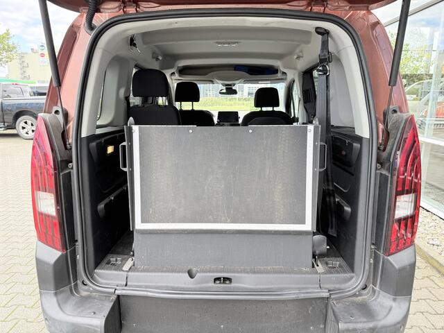 Peugeot Rifter 3+1 Rolstoelauto 1.2 Puretech Allure (Mooie ruime 3+1 Rolstoelauto met brede bodemverlaging!)
