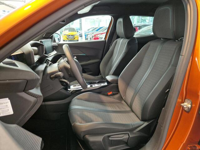 Peugeot e-2008 EV Allure Pack 50 kWh 3-Fase 11 kWh | Stoelverwarming | Advanced Grip Control | Apple Carplay/Android Auto | Achteruitrijcamera | Cruise Control |