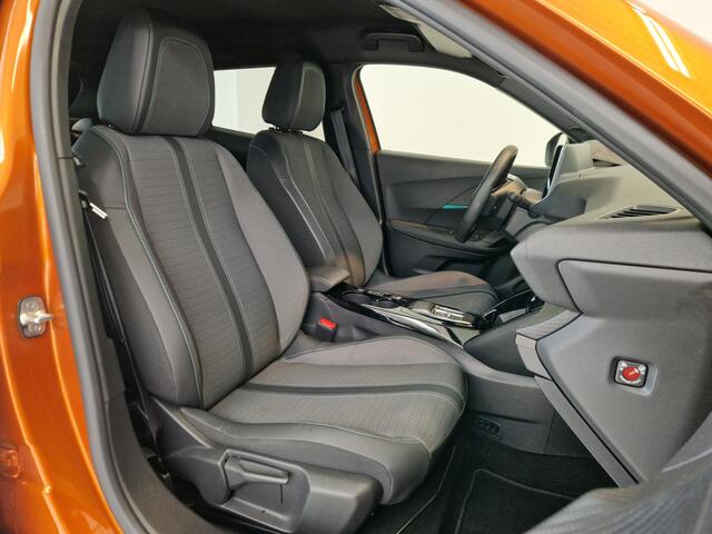 Peugeot e-2008 EV Allure Pack 50 kWh 3-Fase 11 kWh | Stoelverwarming | Advanced Grip Control | Apple Carplay/Android Auto | Achteruitrijcamera | Cruise Control |