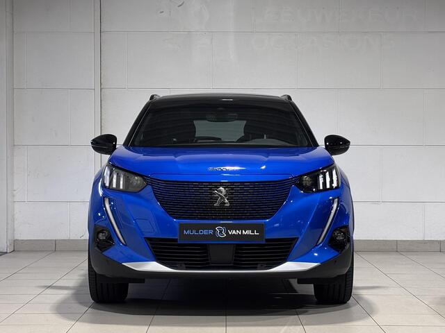 Peugeot e-2008 SUV GT Pack EV 3-FASEN 50kWh 136pk AUTOMAAT SCHUIF/KANTELDAK | ALCANTARA/LEDER | ADAPTIVE CRUISE | SMART KEYLESS ENTRY | STOELVERW. | 18" LM-VELGEN 'EVISSA' | NAVI | CAMERA