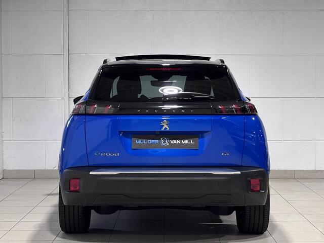 Peugeot e-2008 SUV GT Pack EV 3-FASEN 50kWh 136pk AUTOMAAT SCHUIF/KANTELDAK | ALCANTARA/LEDER | ADAPTIVE CRUISE | SMART KEYLESS ENTRY | STOELVERW. | 18" LM-VELGEN 'EVISSA' | NAVI | CAMERA