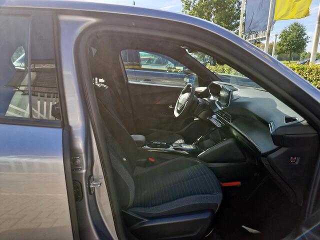 Peugeot e-2008 EV Active Pack 50 kWh NIEUW BINNEN !!! Profiteer NU nog van de ¤ 2000.- subsidie !!!