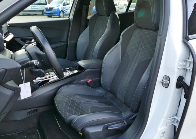 Peugeot e-2008 EV GT Pack 50 kWh | achteruitrijcamera | Apple Carplay / Android auto | panoramadak