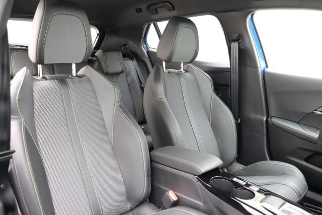 Peugeot e-2008 EV GT 54 kWh 100% Elektrisch | 3-Fase | Adaptieve Cruise Control | Camera rondom | Navigatie | Mirror Screen | Dodehoekdetectie | Voorraad