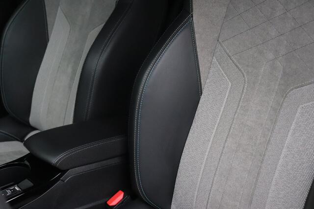Peugeot e-2008 EV GT Pack 50 kWh | STOELVERW. | 360° CAMERA | CRUISE | APPLE CARPLAY | NAVI |