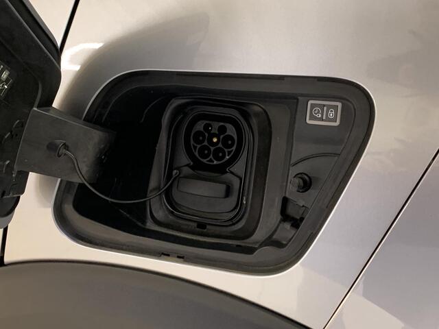 Peugeot e-2008 EV Style 50 kWh Navigatie | Stoelverwarming bestuurdersstoel | Cruise Control | Achteruitrijcamera