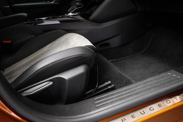 Peugeot e-2008 EV GT 50 kWh | LED | DAB | APPLE | SFEERVERLICHTING | CAMERA