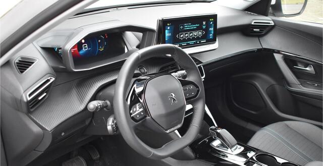 Peugeot e-2008 EV Allure Pack 50 kWh / Keyless / Camera / Carplay / Navigatie / Trekhaak