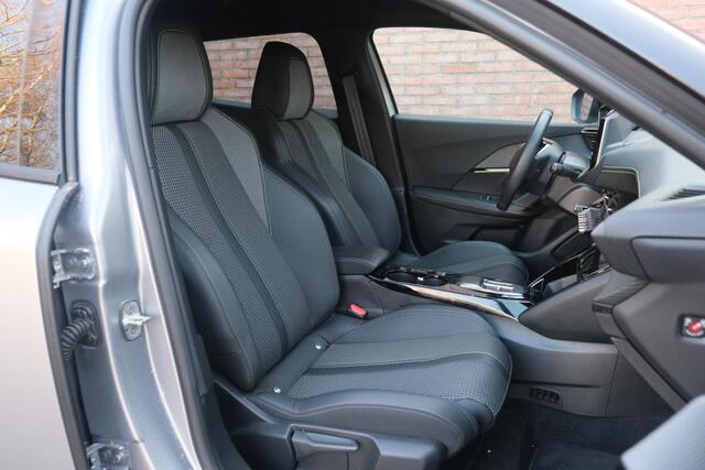 Peugeot e-2008 EV 136pk 50 kWh GT | Navi | Climate | Full LED | Camera | Adaptive Cruise | 17" velgen
