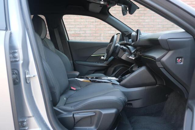 Peugeot e-2008 EV 136pk 50 kWh GT | Navi | Climate | Full LED | Camera | Adaptive Cruise | 17" velgen