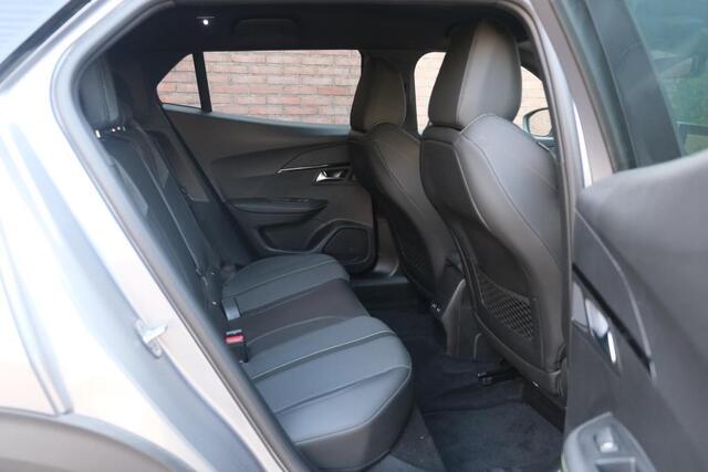 Peugeot e-2008 EV 136pk 50 kWh GT | Navi | Climate | Full LED | Camera | Adaptive Cruise | 17" velgen