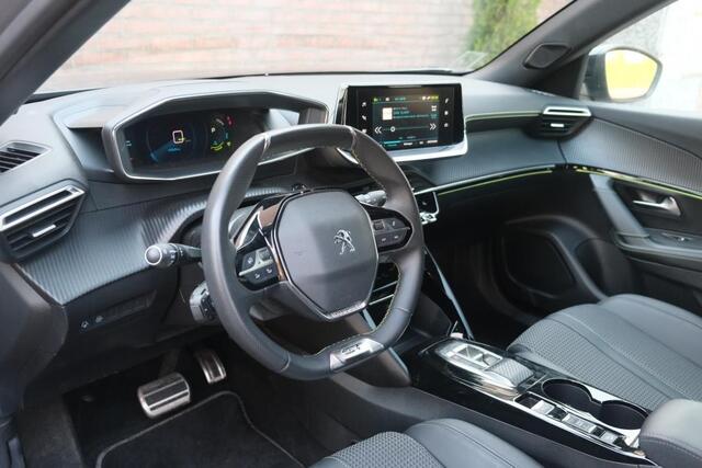 Peugeot e-2008 EV 136pk 50 kWh GT | Navi | Climate | Full LED | Camera | Adaptive Cruise | 17" velgen