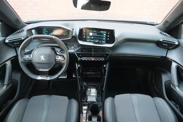 Peugeot e-2008 EV 136pk 50 kWh GT | Navi | Climate | Full LED | Camera | Adaptive Cruise | 17" velgen