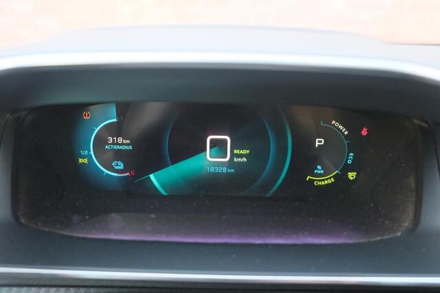 Peugeot e-2008 EV 136pk 50 kWh GT | Navi | Climate | Full LED | Camera | Adaptive Cruise | 17" velgen