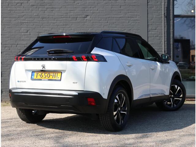 Peugeot e-2008 EV GT 50 kWh | Navigatie | Keyless | Cruise Control | Climate Control | Camera | LED | Apple Carplay/Android Auto | TwoTone |
