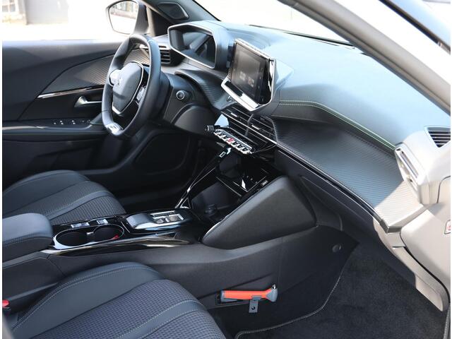 Peugeot e-2008 EV GT 50 kWh | Navigatie | Keyless | Cruise Control | Climate Control | Camera | LED | Apple Carplay/Android Auto | TwoTone |