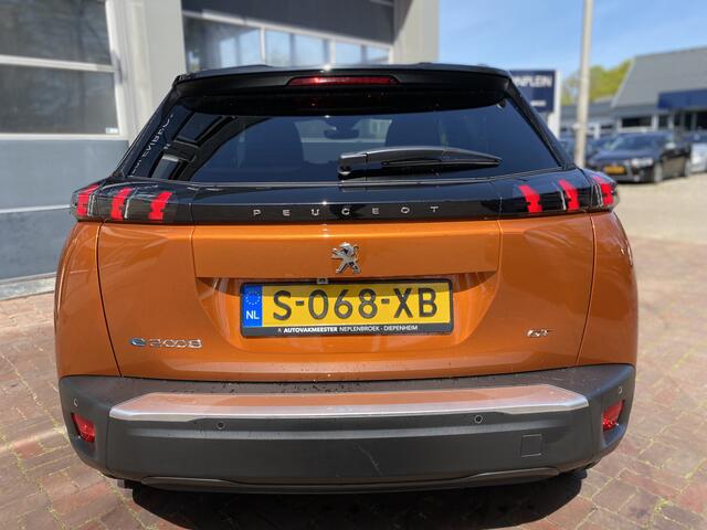 Peugeot e-2008 2000,- subsidie EV GT Pack 50 kWh | ACC | Line assist | 3D Cockpit | Leder | Dealer onderhouden | APK 01-2026