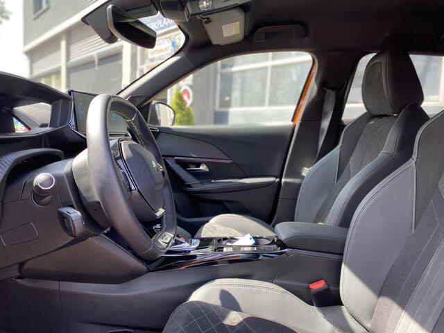 Peugeot e-2008 2000,- subsidie EV GT Pack 50 kWh | ACC | Line assist | 3D Cockpit | Leder | Dealer onderhouden | APK 01-2026