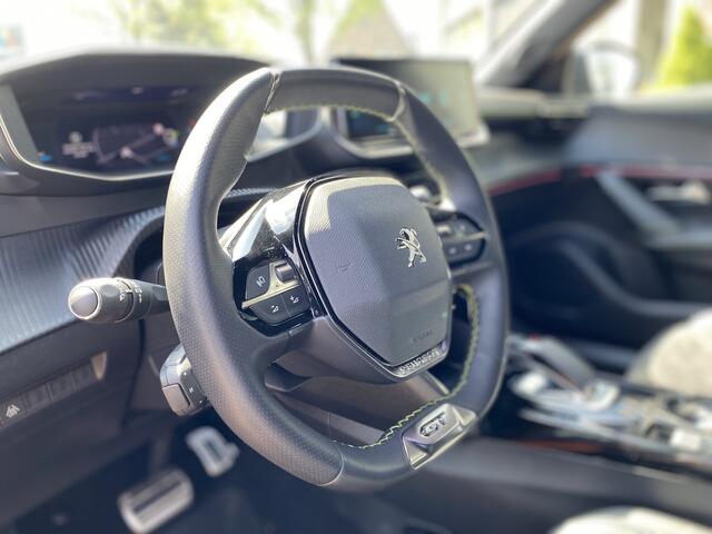 Peugeot e-2008 2000,- subsidie EV GT Pack 50 kWh | ACC | Line assist | 3D Cockpit | Leder | Dealer onderhouden | APK 01-2026