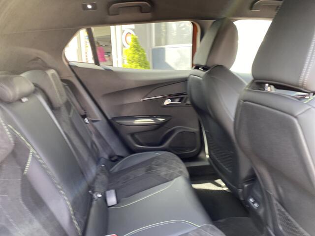 Peugeot e-2008 2000,- subsidie EV GT Pack 50 kWh | ACC | Line assist | 3D Cockpit | Leder | Dealer onderhouden | APK 01-2026