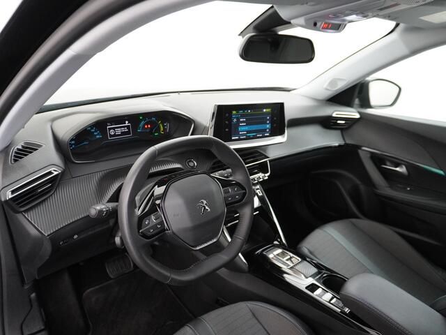 Peugeot e-2008 50kWh EV Allure 3-Fase Apple Carplay Android Auto Cruise control Keyless Led Parkeerhulp Pack Safety Plus Dab Lmv 17" Bluetooth Regensensor Rijstrooksensor Verkeersbord detectie 1e Eigenaar 3 Fase Laden Origineel NLse Auto 38.000 nieuw!
