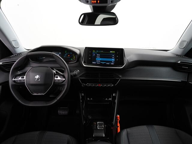 Peugeot e-2008 50kWh EV Allure 3-Fase Apple Carplay Android Auto Cruise control Keyless Led Parkeerhulp Pack Safety Plus Dab Lmv 17" Bluetooth Regensensor Rijstrooksensor Verkeersbord detectie 1e Eigenaar 3 Fase Laden Origineel NLse Auto 38.000 nieuw!