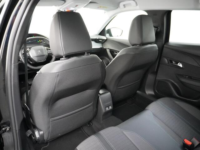 Peugeot e-2008 50kWh EV Allure 3-Fase Apple Carplay Android Auto Cruise control Keyless Led Parkeerhulp Pack Safety Plus Dab Lmv 17" Bluetooth Regensensor Rijstrooksensor Verkeersbord detectie 1e Eigenaar 3 Fase Laden Origineel NLse Auto 38.000 nieuw!