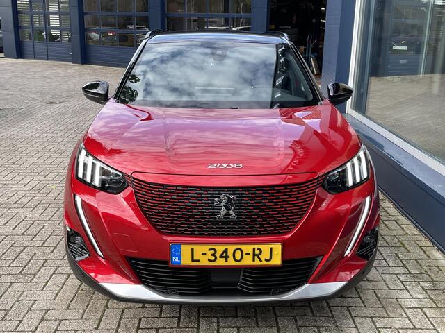 Peugeot e-2008 EV GT 50 kWh | Volledig Elektrisch | Full LED Verlichting | Navigatie | 3-Fase Lader | Camera | Keyless Start | Lichtmetalen Velgen | Cruise Control | Climate Control | Half Lederen Bekleding | Sportieve Uitvoering |