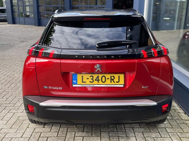 Peugeot e-2008 EV GT 50 kWh | Volledig Elektrisch | Full LED Verlichting | Navigatie | 3-Fase Lader | Camera | Keyless Start | Lichtmetalen Velgen | Cruise Control | Climate Control | Half Lederen Bekleding | Sportieve Uitvoering |
