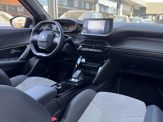 Peugeot e-2008 EV GT 50 kWh AUTOM 79D.KM! PANODAK LEDER NAVI CAMERA DIGI-DASH APPLE-CARPLAY LED LMV PARK-ASSIST PDC